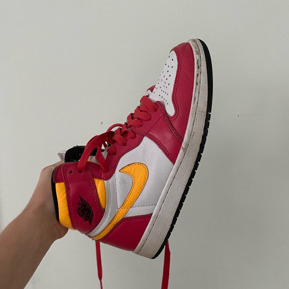 Jordan 1 Retro High OG light fusion red, size 6.5 men’s
